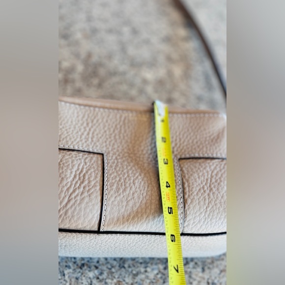 Tory Buch Model No 10005617crossbody bags used like new🎈 - Picture 6 of 17